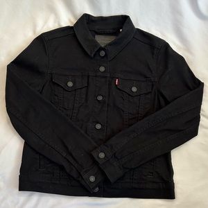 Levi’s jean jacket size M